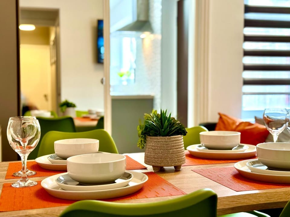 Living room, Seating area, Dining area, Breakfast, Dinner