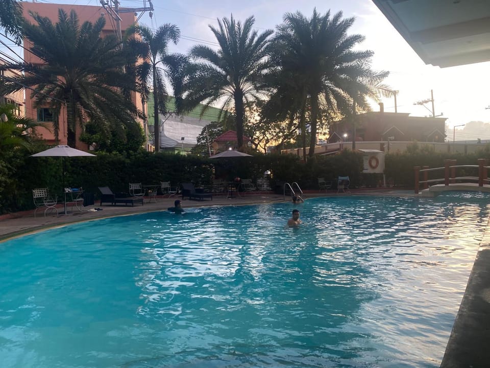 B & M Condo near NAIA Airport and SM Mall Apartment hotel in Las Pinas