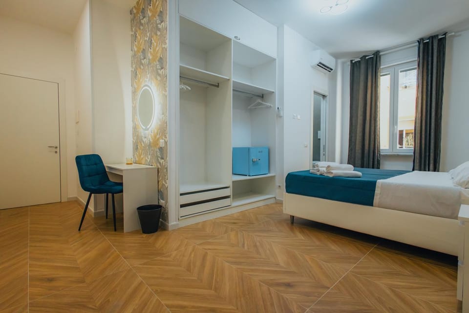 Bed, Photo of the whole room, wardrobe
