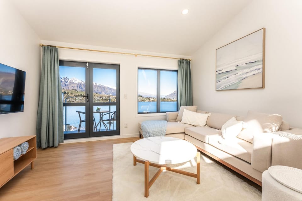 CBD Lake & Mountain View Apartment Apartment in Queenstown