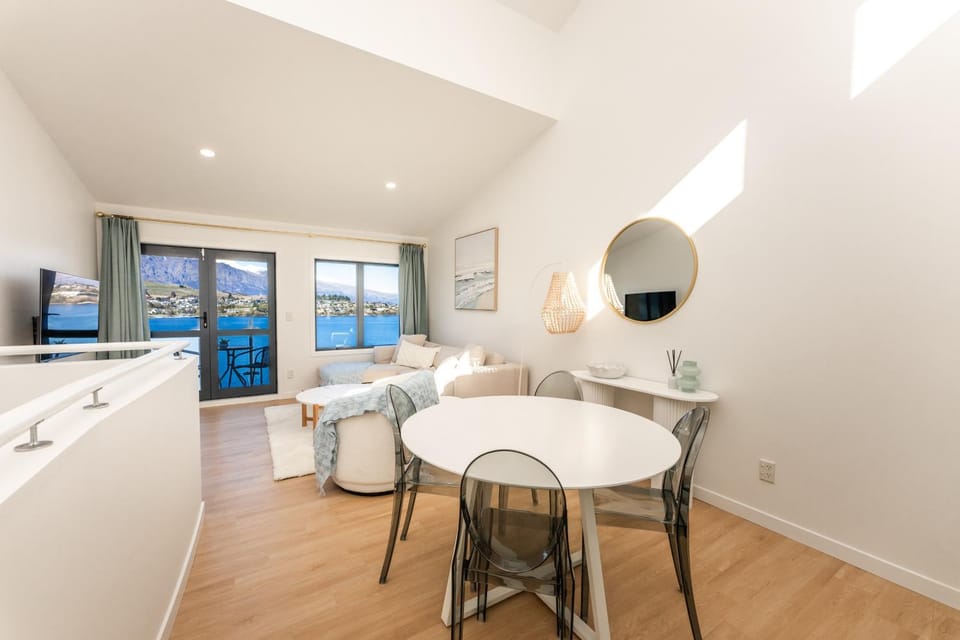 CBD Lake & Mountain View Apartment Apartment in Queenstown