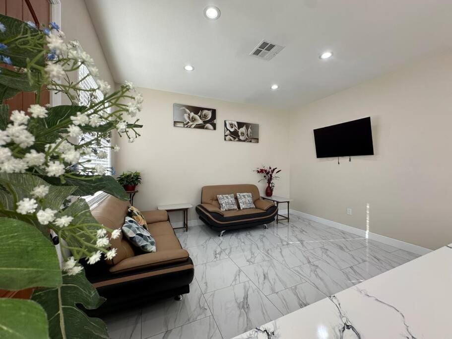 New Renovated House in Little Saigon House in Midway City