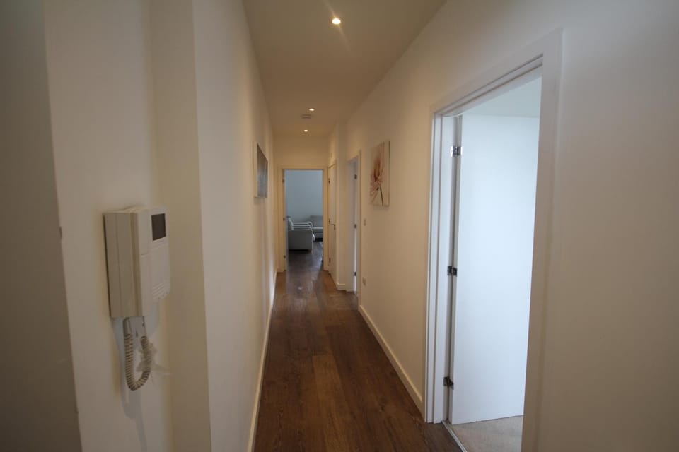 Boston Place Apartment in London Borough of Ealing