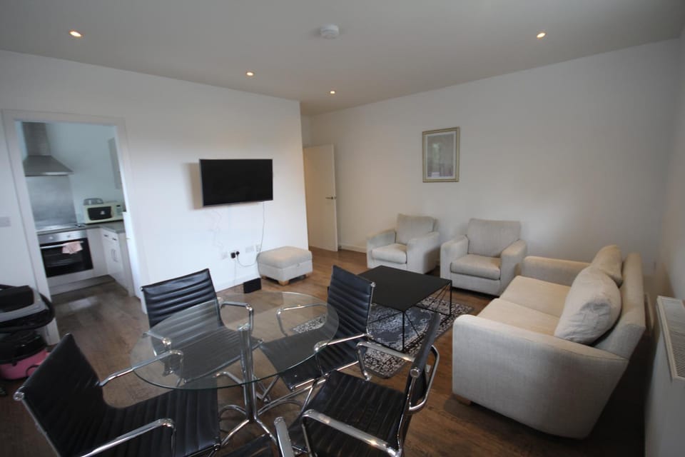 Boston Place Apartment in London Borough of Ealing