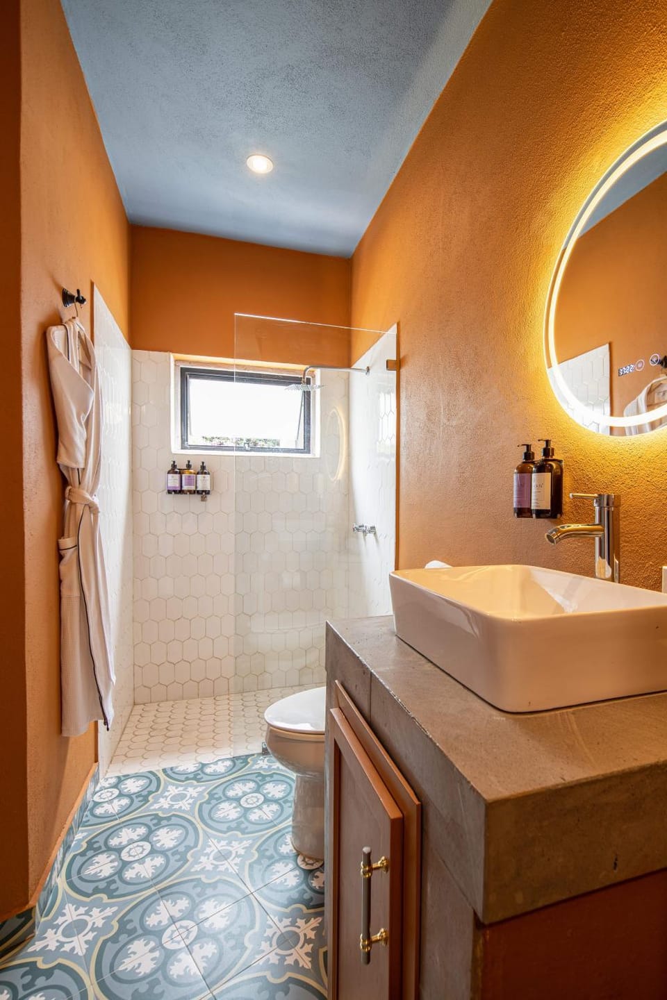 Bathroom, towels