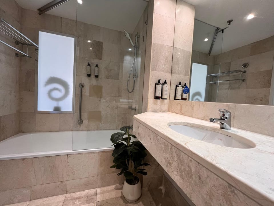 Shower, Bathroom, Bath, towels