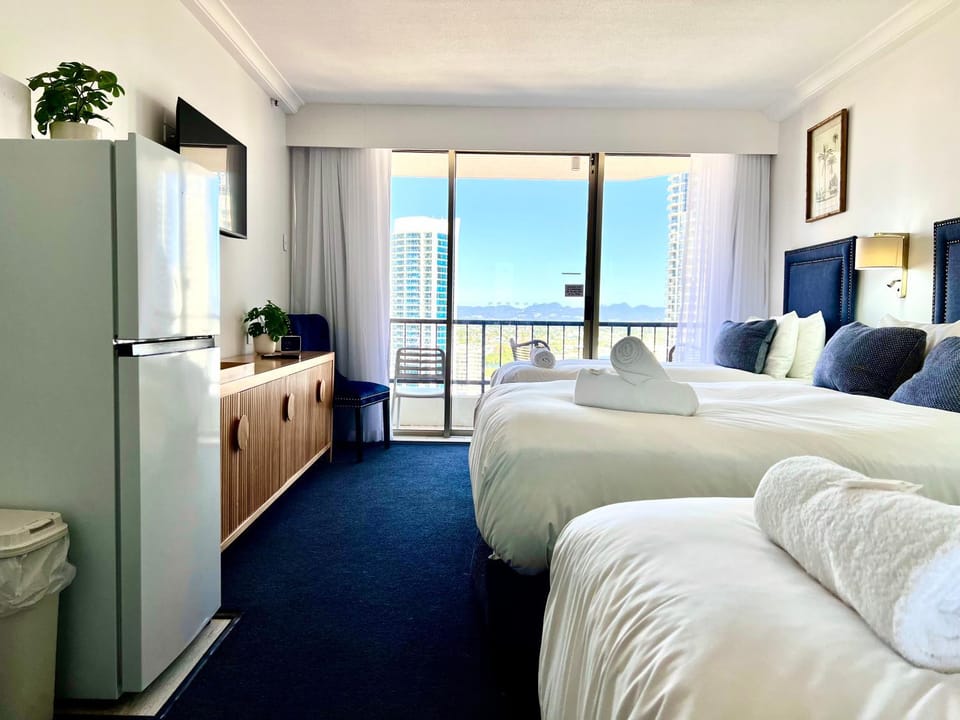 Top level Ocean View Oasis with 3 Beds Apartment in Surfers Paradise Boulevard