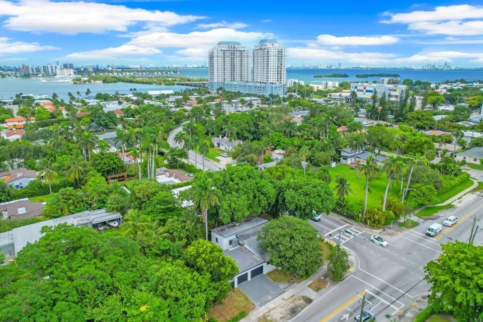 Spacious Retreat with Green Areas 8 ppl House in Miami