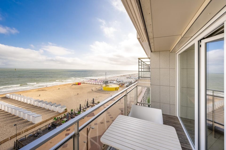 Patio, Day, Natural landscape, View (from property/room), Balcony/Terrace, Beach, Sea view, sunbed