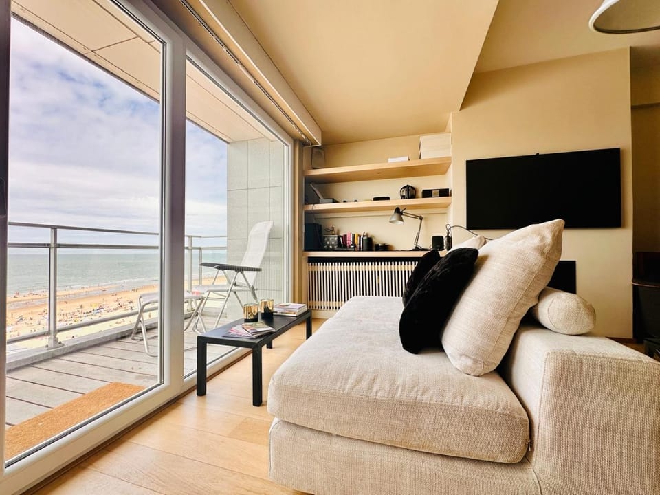 Natural landscape, Balcony/Terrace, Living room, Seating area, Sea view