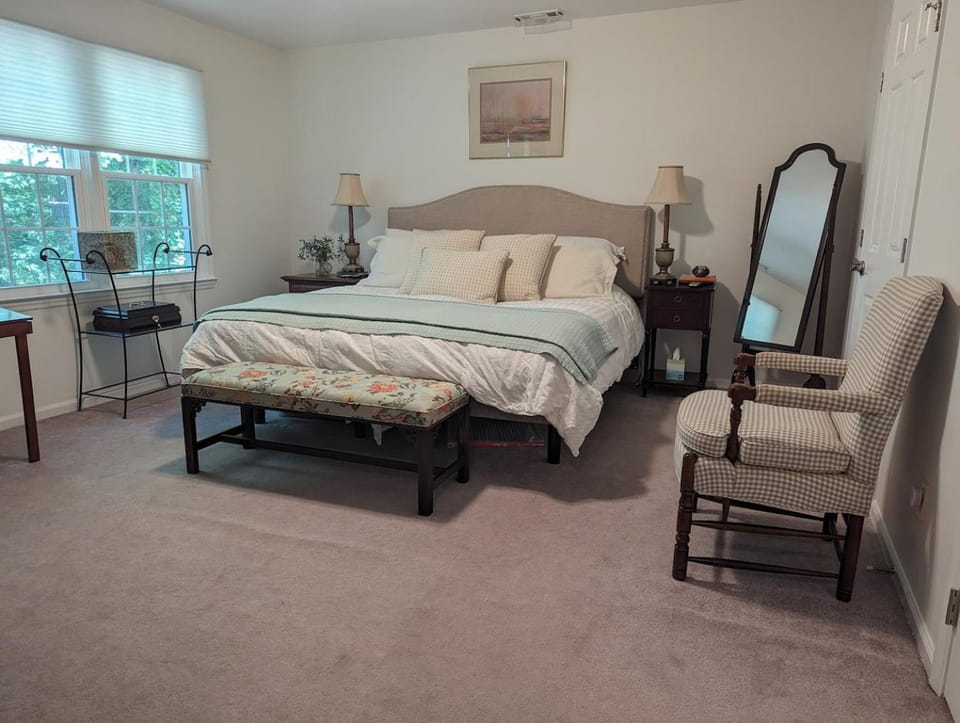 Tree-Lined Durham Escape w Chefs Kitchen House in Durham