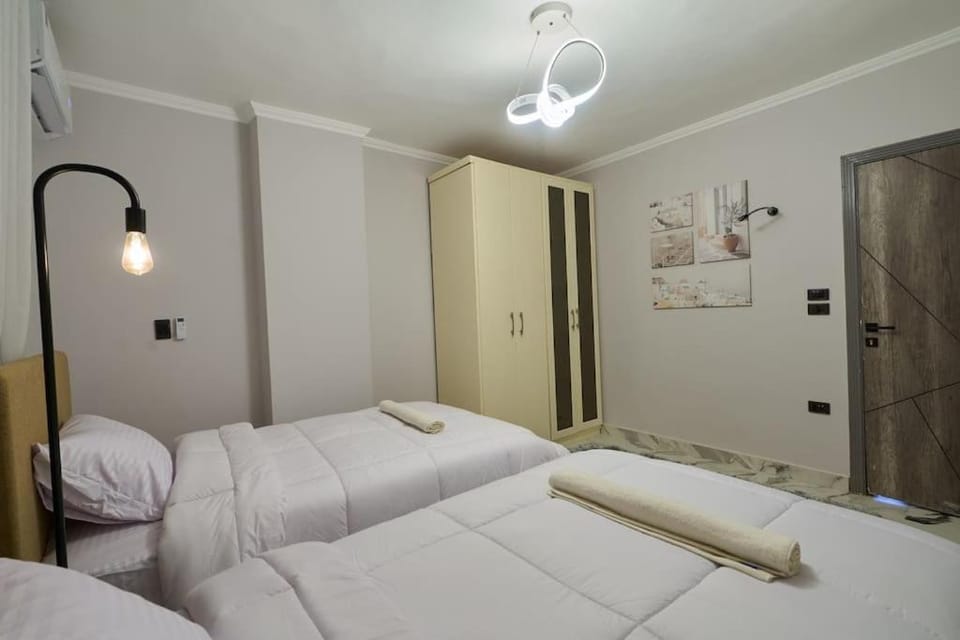 شقة فندقية 2غرفة بجلسة خارجية في مدينة 6 اكتوبر, القاهرة, دخوّل ذاتي Apartment in Egypt