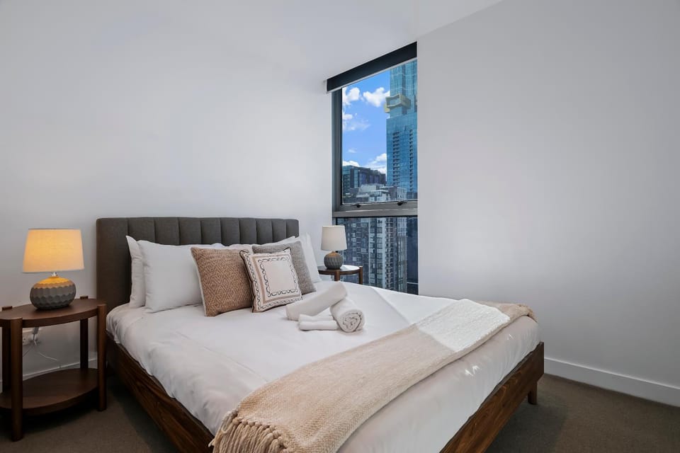 Charming 2BR Apt with Parkland and Mountain Views Apartment in Southbank