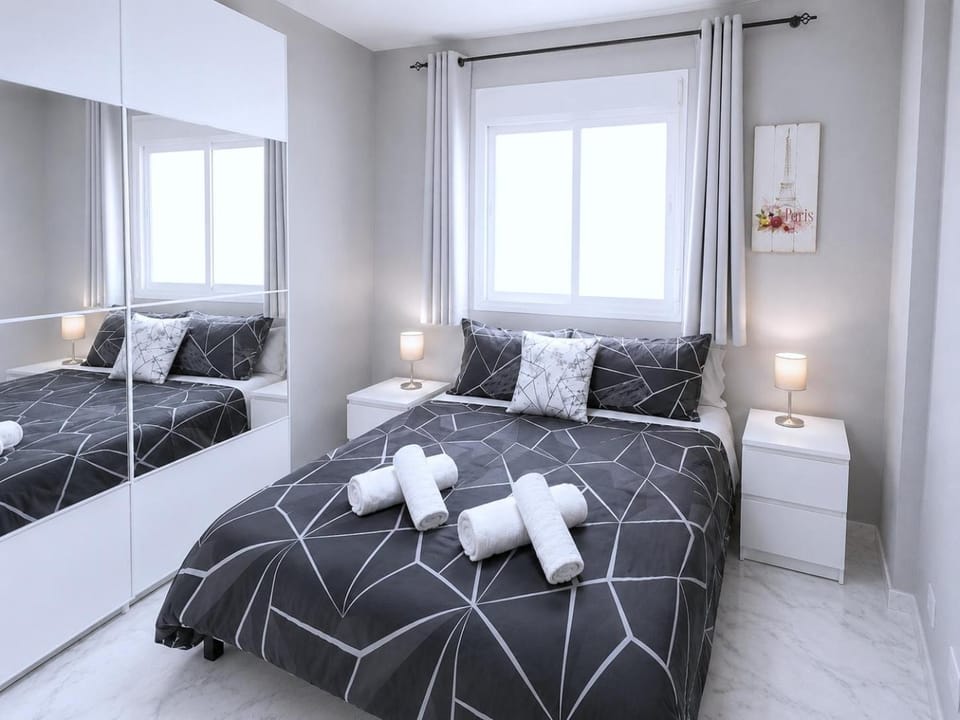 Bed, Photo of the whole room, Bedroom, towels