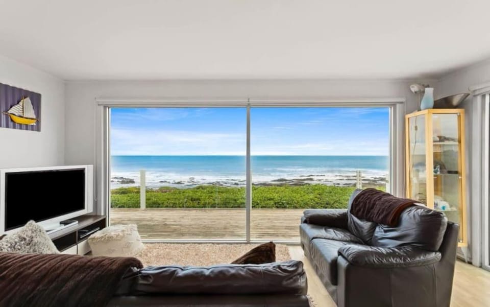Beachy 62 Ocean Parade Middleton - No Linen Included House in Middleton