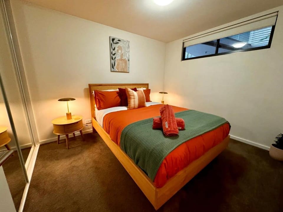Bed, Bedroom, towels