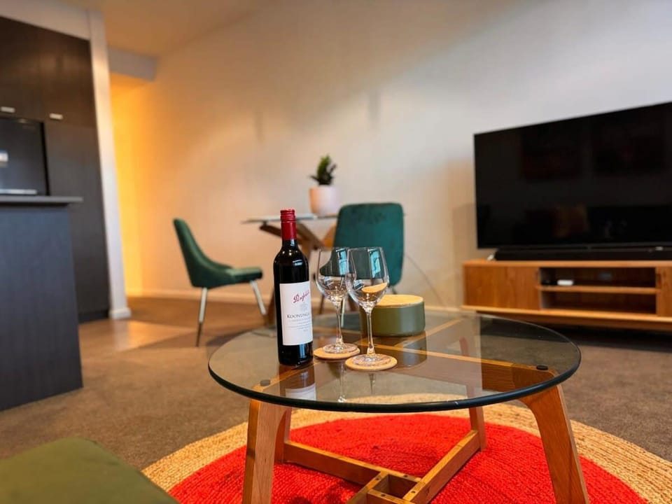 TV and multimedia, Living room, Dining area