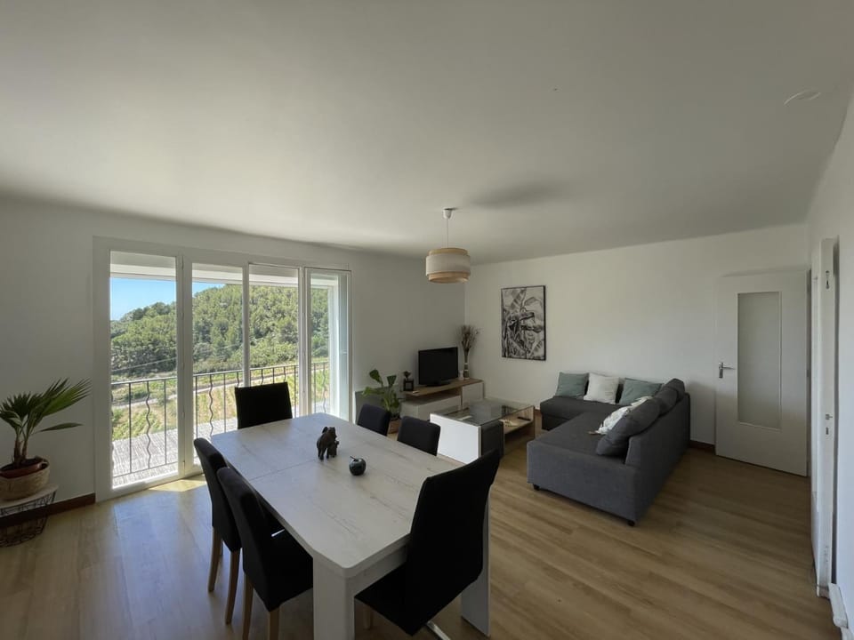 Haut de villa, vue mer panoramique House in La Cadière-d'Azur