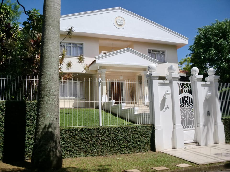 Pousada, Flat, Apartamento Mobiliado de 70 m2 de Área com Piscina e o máximo conforto House in Atibaia