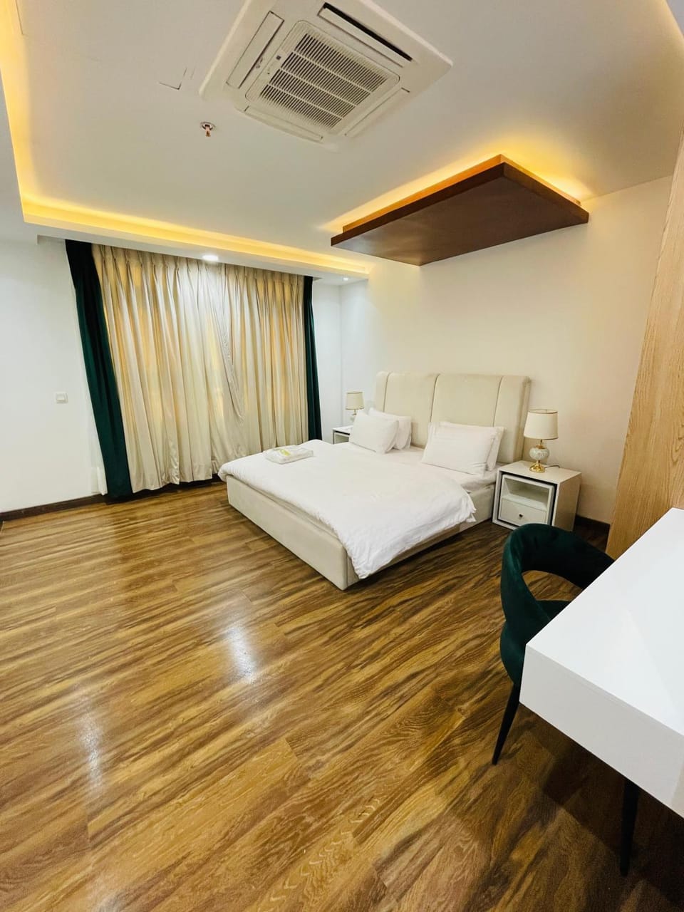 Bed, Bedroom, wardrobe, air conditioner