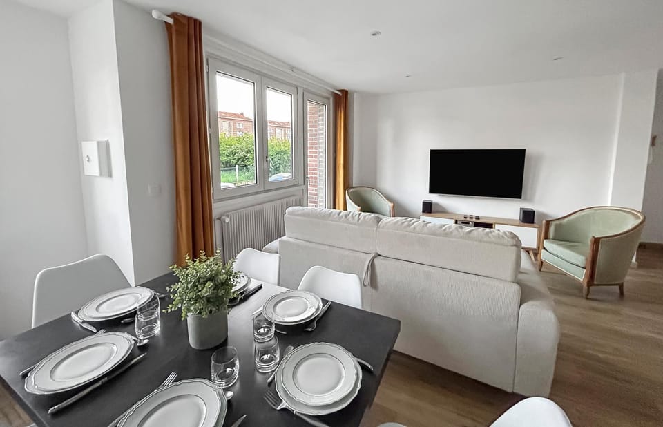 Living room, Dining area