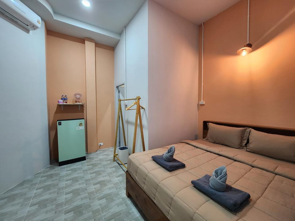 Bedroom, towels