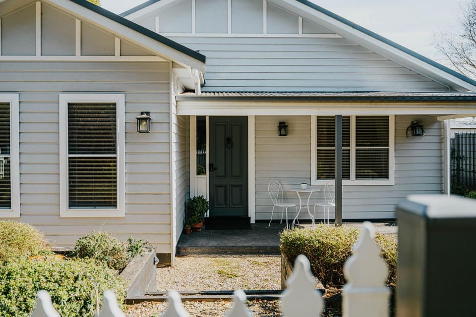 Cow Bell Cottage House in Trentham