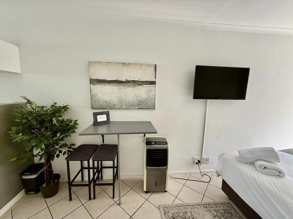 Escape to 205 in Stellenbosch central-free parking Apartment in Stellenbosch