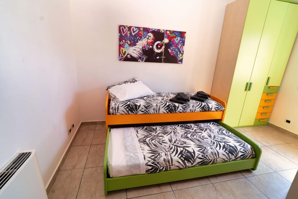 Bed, Bedroom, towels, wardrobe