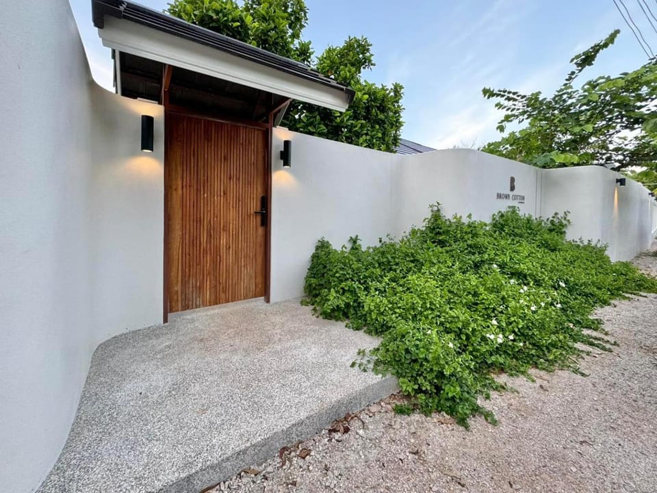 Brown Cotton Villa Khanom Villa in Thailand