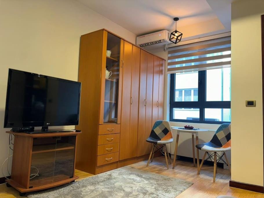 TV and multimedia, Seating area, Dining area