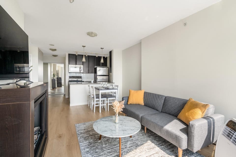 TV and multimedia, Kitchen or kitchenette, Living room, Dining area