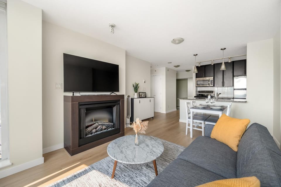 TV and multimedia, Kitchen or kitchenette, Living room, Dining area