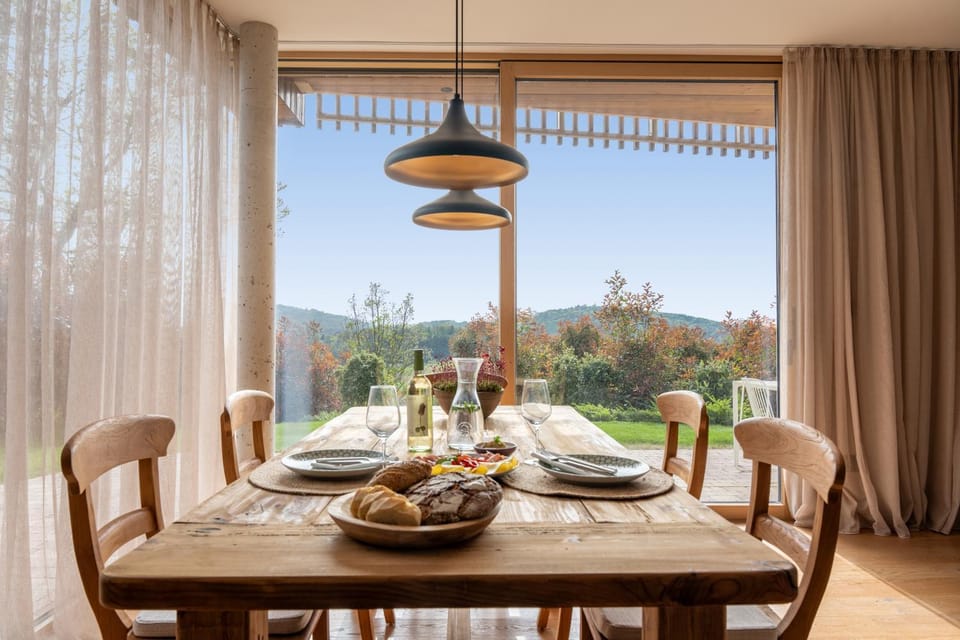 Day, Living room, Food and drinks, Seating area, Dining area, Food
