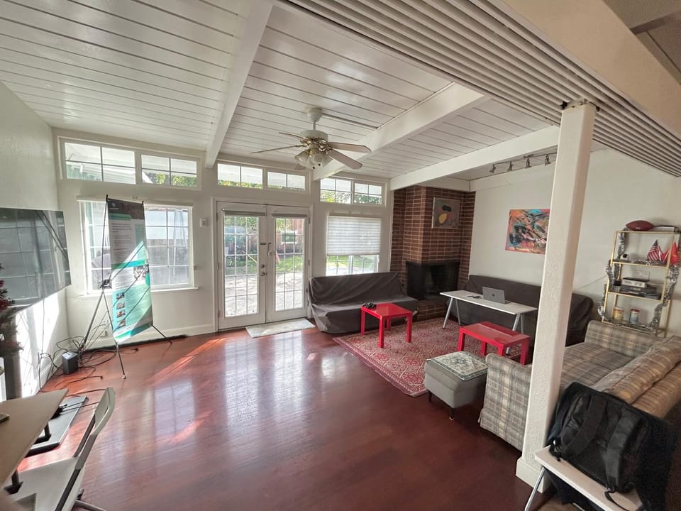 Communal lounge/ TV room