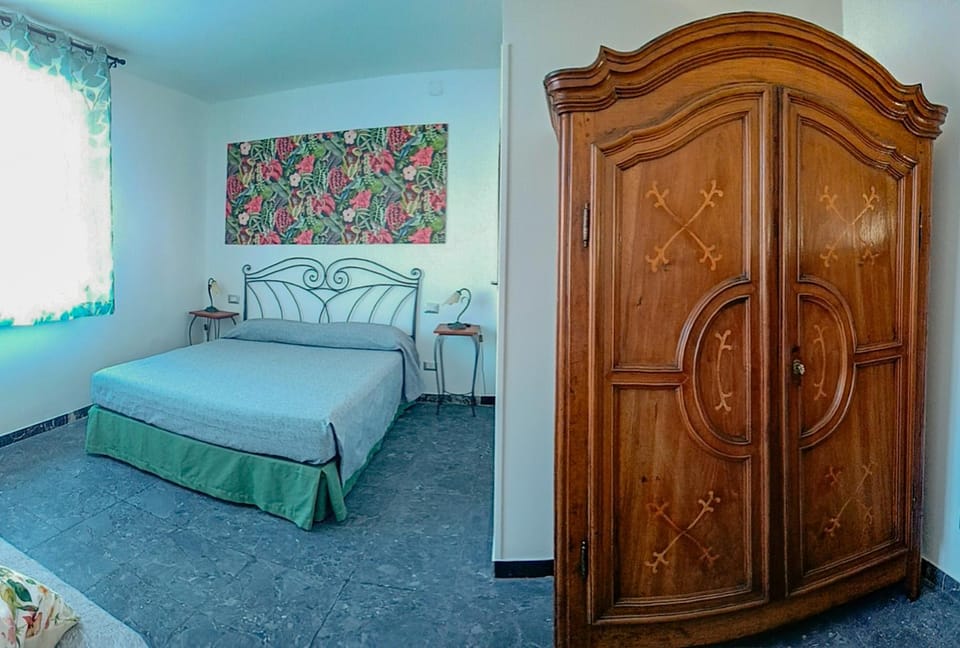 Bedroom, wardrobe