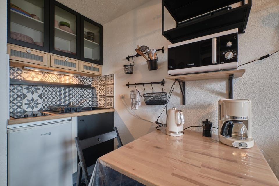 Kitchen or kitchenette, Living room