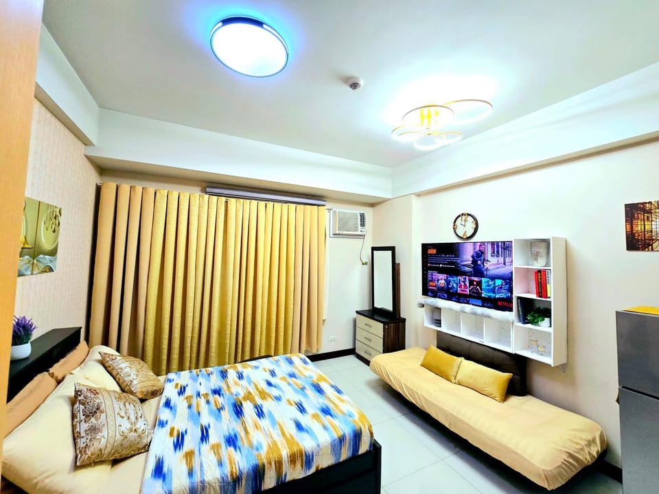 Bed, TV and multimedia, Photo of the whole room, Evening entertainment, Bedroom