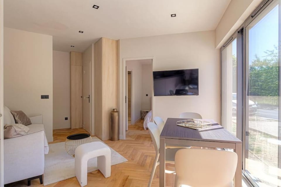 Joli T2 bien équipé et lumineux, Écully Apartment in Lyon