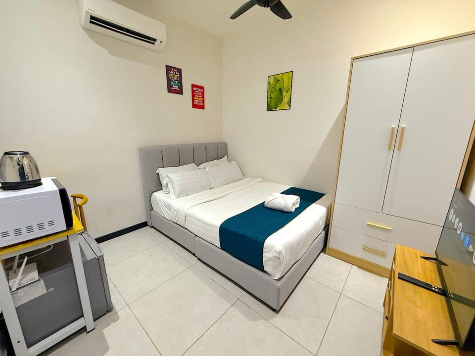 Bed, Photo of the whole room, Bedroom, air conditioner