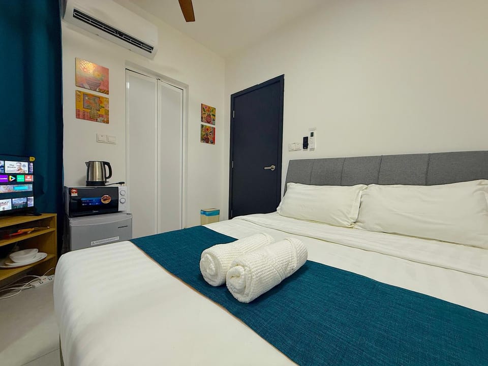 Photo of the whole room, Bedroom