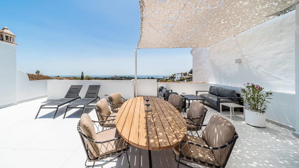 View (from property/room), Balcony/Terrace, Balcony/Terrace, Seating area, Dining area