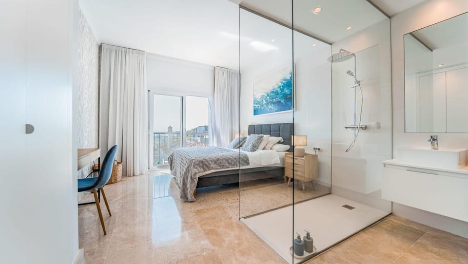 Shower, Bedroom