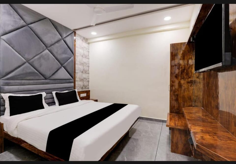 Hotel shgun Inn cg road Hotel in Ahmedabad