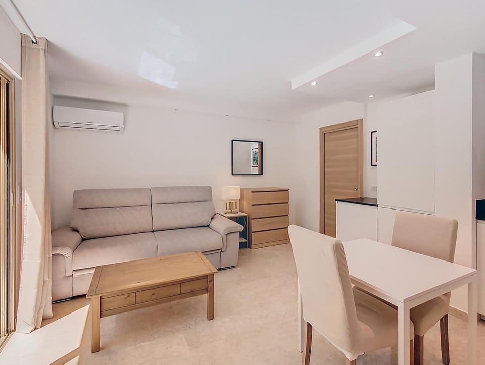 Studio RDJ Piscine Parking Apartment in Mouans-Sartoux