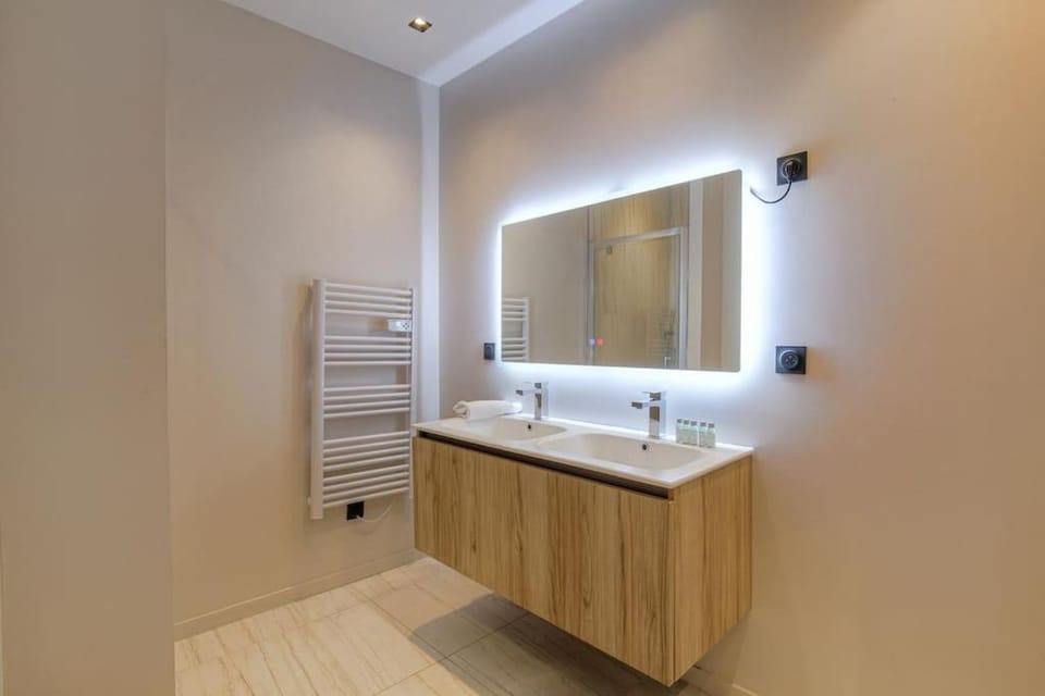 Spacieux T3 moderne avec parking, Ecully Apartment in Tassin-la-Demi-Lune