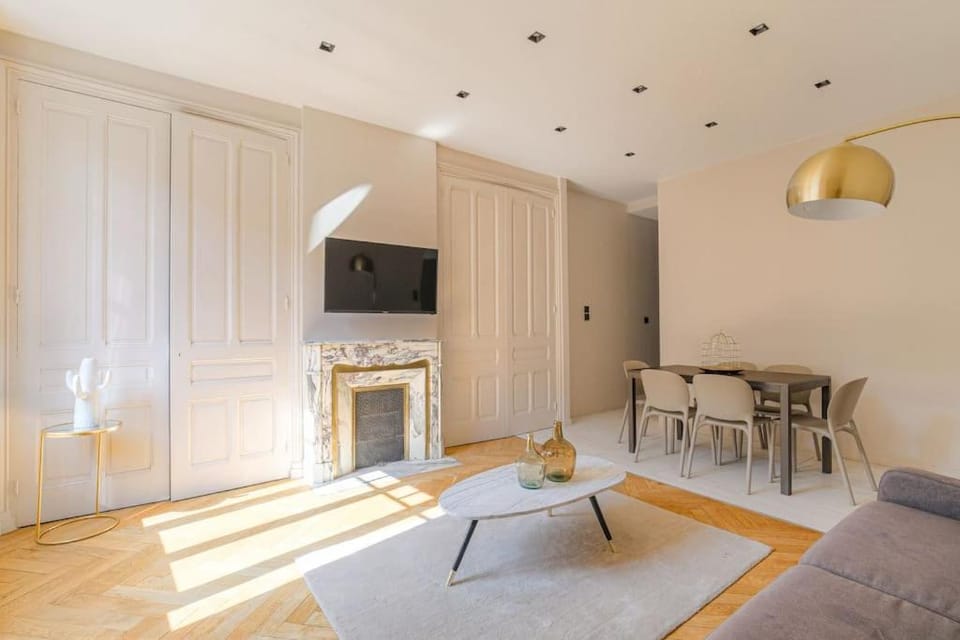 Spacieux T3 moderne avec parking, Ecully Apartment in Tassin-la-Demi-Lune