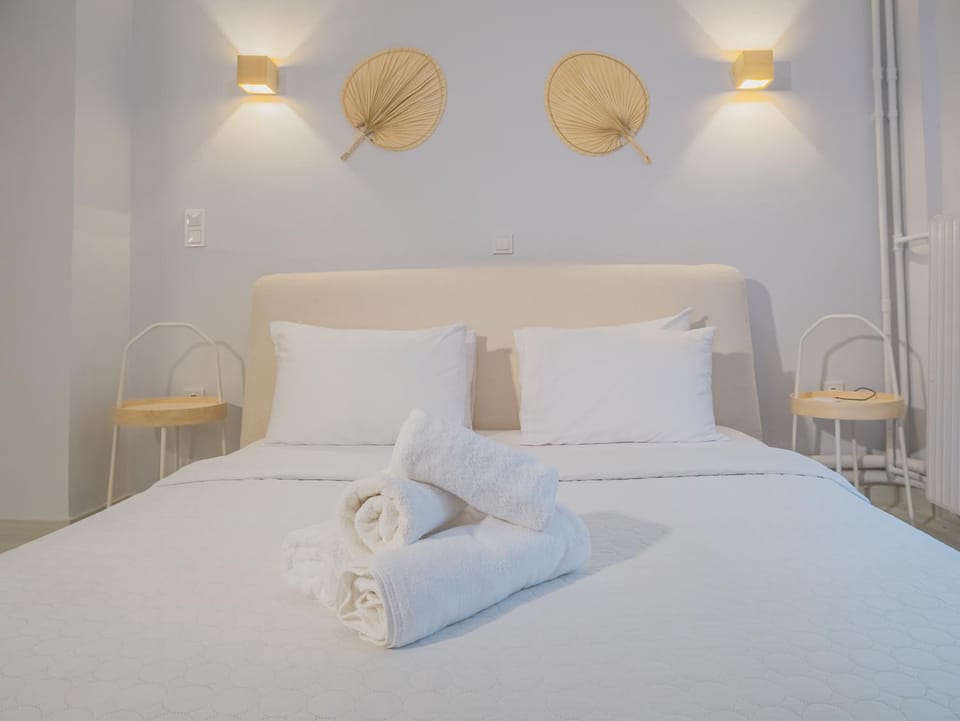 Bed, towels