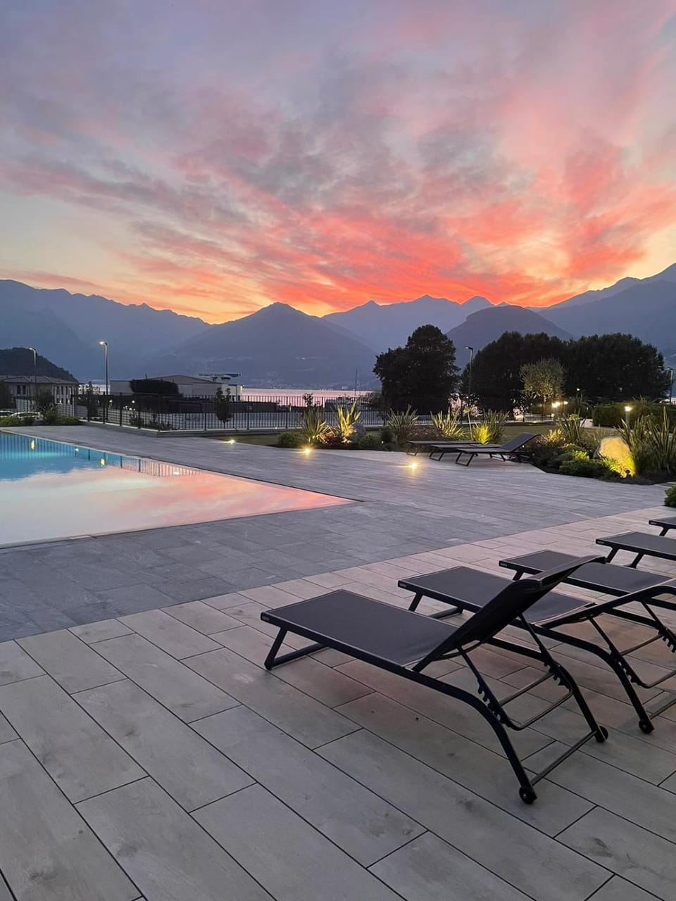 Solarium, Balcony/Terrace, Mountain view, Pool view, Swimming pool, Sunset, sunbed