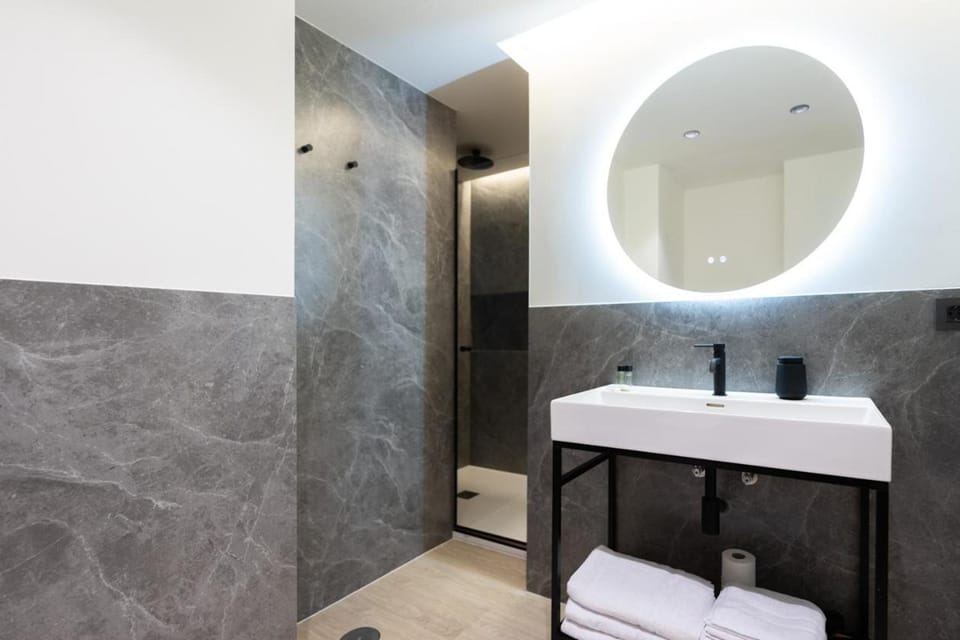 Shower, Bathroom, towels